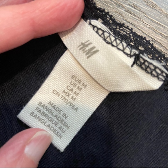 H&M dark navy stretchy tank top, size M - Picture 2 of 6
